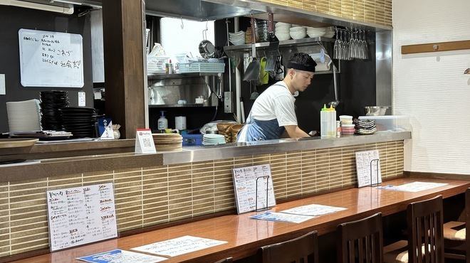 日曜も営業!小さなお子様も大歓迎なので、ご家族連れの方もお気軽にご来店お待ちしております。お子様がいるご家族が楽しんで賑やかに食事ができるようなお店です!ソース焼きそばを少し味を薄くするなどの味付けの調整もできます。お気軽にご相談くださいませ。