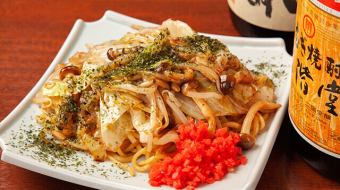 Grilled ramen with lots of ingredients and sauce