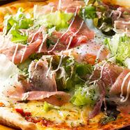 Salad pizza with Spanish raw ham and soft-boiled egg