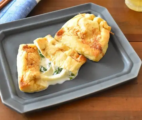 もちチーズピリ辛きつね揚げ