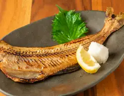 紅鯛魚和鮑魚醬油乾魚
