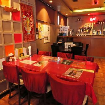 The table seat which can sit up to 6 people per table, has a clear size.The layout can be changed according to the number of people.Recommended for dinner party and girls' party in small group and we are waiting for your early reservation ☆