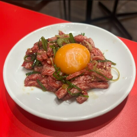 落ち着いた雰囲気の中で絶品のお肉を味わうことができます！