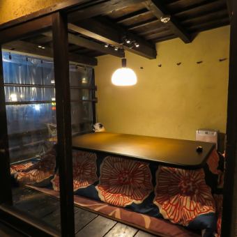 The spacious private room is equipped with a kotatsu (Japanese kotatsu) to keep your feet warm in the winter.