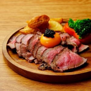 【和牛】内もものステーキ "キャビアのせ"