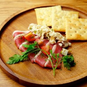 合鴨ロースハムとチーズ盛合せ