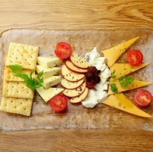 "豪華" チーズ４種類盛合せ