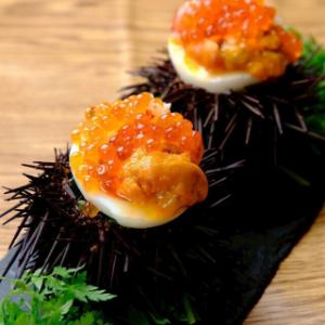 病みき黄金の組み合わせ～ウニ＆イクラ＆赤海老”オン・ザ・半熟卵”カクテル