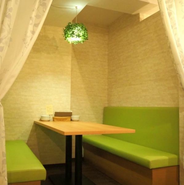 【Single room / sofa seat】 Popular private room sofa seat in a calm space.There are many seats such as dates / girls' associations.Basic 4 people ~ We can guide.You can taste boasted dishes and sommelier's carefully selected van nature (natural wine / natural wine).