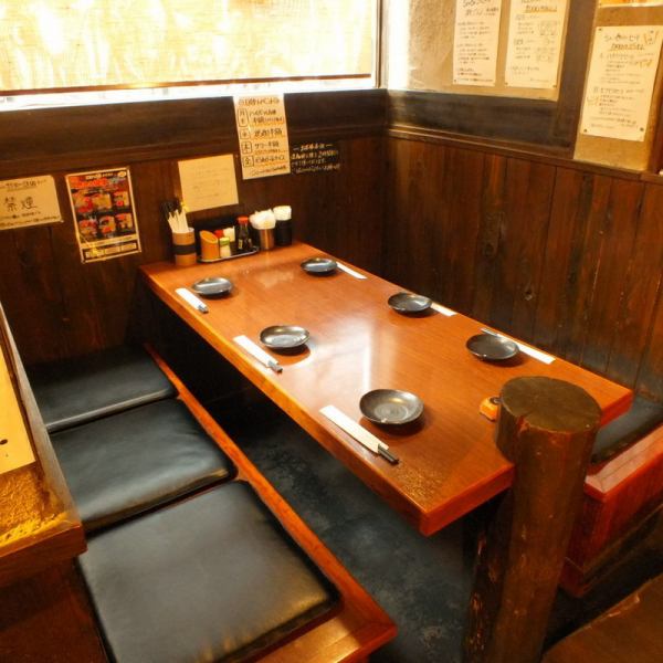 ゆったり座れるテーブル席はデート・女子会・お仕事帰りとくつろぎながらお食事をして頂けます★