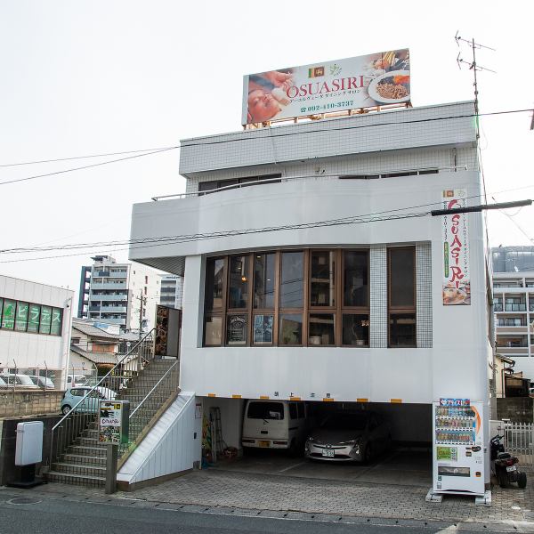 西鉄貝塚線香椎宮前駅西出口より徒歩約３分と駅からのアクセスもしやすい立地となっております◎また専用駐車場もございますので、お車でのご来店も大歓迎♪近くに立ち寄った際には是非ご来店ください☆