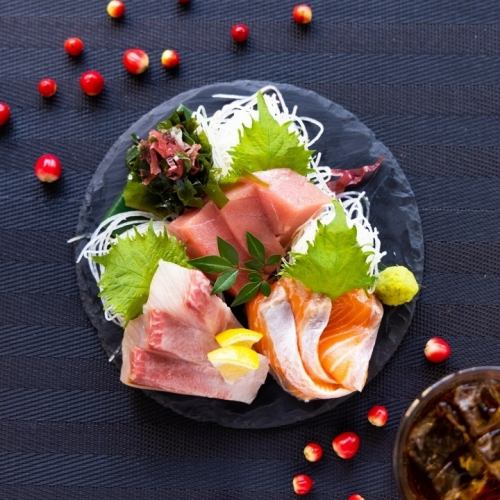 Assortment of three types of sashimi