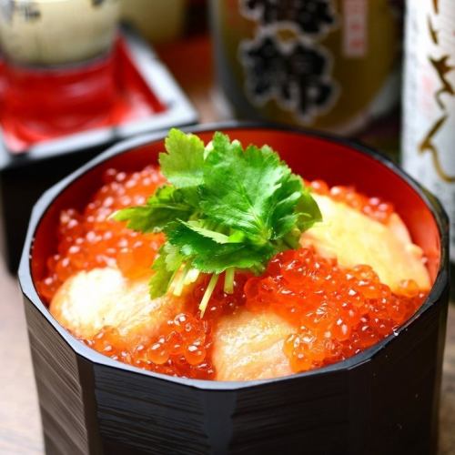 Salmon and salmon roe rice bowl