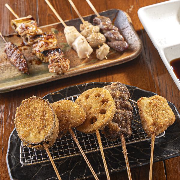 サクサク揚げたての自慢の串カツや焼き鳥盛り合わせ