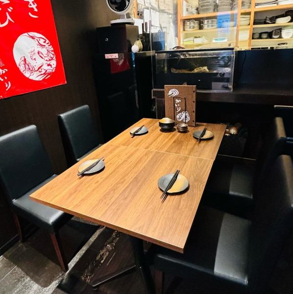 【カウンター席】落ち着いた店内はあらゆる層のお客様から支持を頂いております。渋谷の都会の喧騒を忘れてしまう雰囲気が人気のプライベートな空間♪デートに人気のカウンター席。男性も女性も肩ひじ張らず気軽に利用できる空間が自慢です。