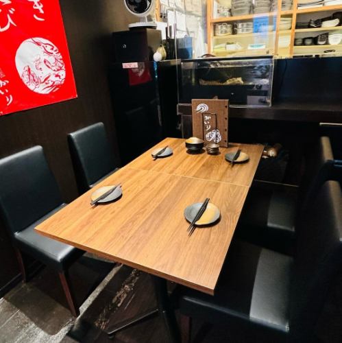 <p>【カウンター席】落ち着いた店内はあらゆる層のお客様から支持を頂いております。渋谷の都会の喧騒を忘れてしまう雰囲気が人気のプライベートな空間♪デートに人気のカウンター席。男性も女性も肩ひじ張らず気軽に利用できる空間が自慢です。</p>