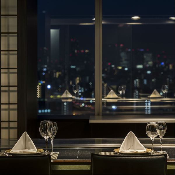 【地上20階】店内の窓からは京セラドーム大阪や通天閣など大阪中心部を見渡すシティサイドビューがご覧いただけ、極上の空間で贅沢なひと時をお過ごしいただけます☆