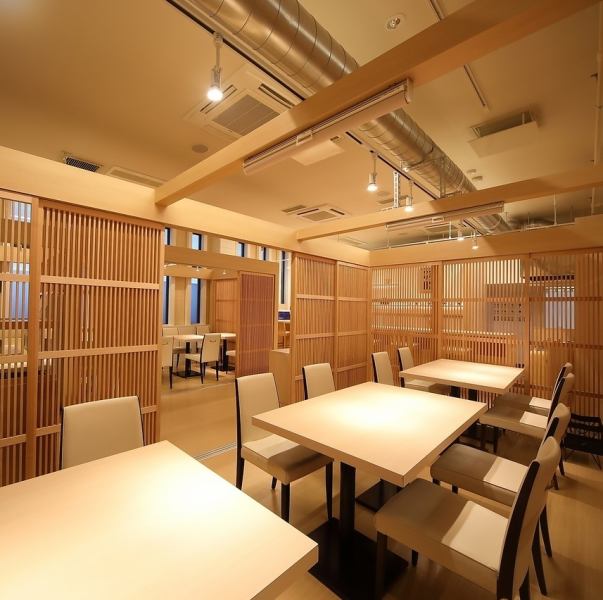 美味しい海鮮丼が食べられるお店。海の幸がたっぷりの海鮮・魚介料理を存分にご堪能ください。プライベートやご家族連れはもちろん、接待やビジネスランチなど様々なシーンでご利用いただけます。