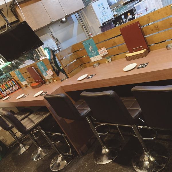 6 seats at the counter! Available from one person.There are many customers who come alone.Let's have a good time together You can spend a relaxing time in a calm space.Friends, colleagues, lovers, anniversaries, women.It can be used in various scenes.
