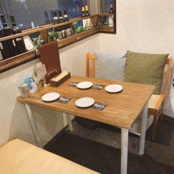 The 6-person table by the window is an easy-to-use seat that can be used for various occasions such as girls-only gatherings, birthdays, and moms' parties! It is a very popular seat, so we recommend you to make an early reservation!