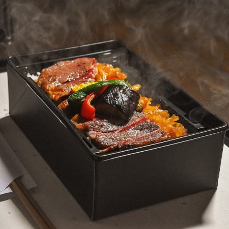 あたたか弁当　牛ステーキ重弁当