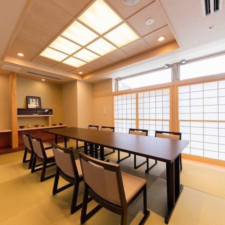 【完全個室8名様席】※ディナーでご利用の場合は、別途サービス料（御会計総額の10%）を頂戴いたします。※現在は個室料を頂いておりません。