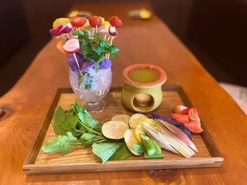 【バーニャカウダ女子会プラン】新鮮野菜のバーニャカウダ等全13品＋150分飲放付6000円(税込)♪