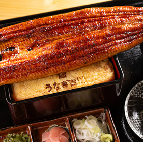 うなぎ丸ごと一尾+卵4つ使用した出汁巻き卵のうな玉重