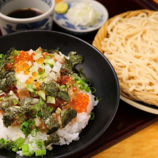 您還可以享用豪華午餐，包括海鮮蓋飯和新鮮魚製成的素麵等菜餚。