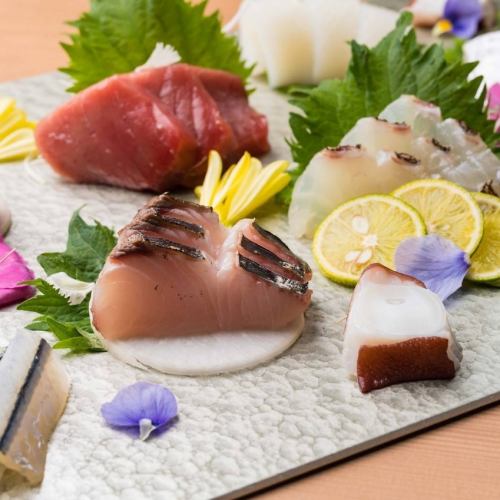 享受包含海鮮和特色菜的課程☆