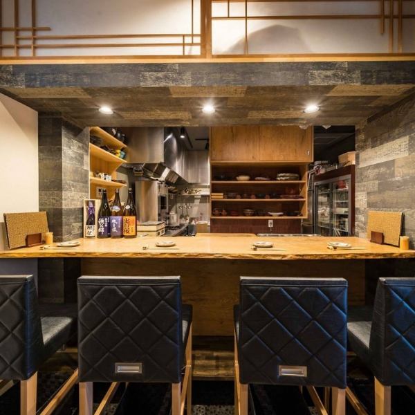 [挖掘tatatsu x半私人房间空间]根据可以舒适地放松的人数，在挖掘的kotatsu的榻榻米房间内设有百叶窗的半私人房间空间。我们提供当天要买的时令美食。享受您最喜欢的菜肴。