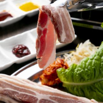 ●For students only● Thick-cut samgyeopsal + all-you-can-eat Korean food + all-you-can-drink soft drinks 2700 yen ⇒ 2200 yen