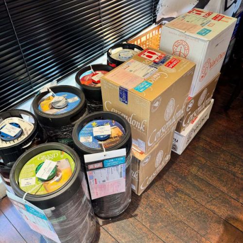 “新品到货和补货”

正当我以为终于开始感受到秋天的气息时，空气却迅速变得像冬天一样寒冷。
我觉得现在正是喝比利时啤酒的好天气。
过去几天里，大量瓶装产品运抵现场。（更多精彩内容即将推出）

我们现在拥有来自 Val-Dieu 和 Corsendonk 啤酒厂的所有官方日本进口啤酒。
冬季啤酒也即将上市，敬请期待。

我们有“山形猪排”。既可作零食，也可作正餐。
“烤干鲻鱼子”是我前几天在台湾买的一道美味佳肴。
我喜欢。

#瓦尔迪厄 #科尔森东克 #猪排 #烤乌鱼子 #比利时啤酒