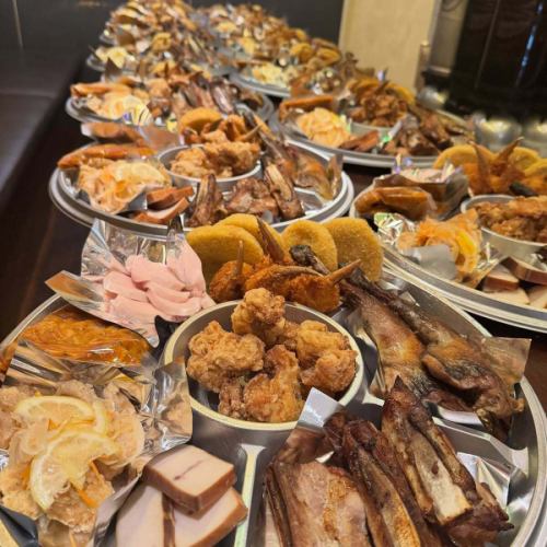 “聖誕節開胃小菜”“年末新年開胃小菜”
現正接受預訂。

（照片為去年拍攝）
今年我們再次接受去年廣受歡迎的開胃小菜的預訂。

“聖誕節開胃小菜”
取貨時間 → 12月20日（週六）~ 12月27日（週六）
申請截止日期為12月13日星期六。
價格：12,000日圓（含稅）

“年末新年開胃小菜”
取貨時間 → 12月31日（週三）14:00~18:00
申請截止日期為12月20日星期六。
價格：22,000日圓（含稅）

聖誕節開胃小菜是一盤，如圖一所示。
新年節日的開胃小菜將是一套 2 個盤子 + 法國麵包，如圖二和圖三所示。

我們期待您的預訂。
請注意，一旦達到計劃數量，預訂將立即關閉。

#聖誕節開胃小菜 #新年開胃小菜