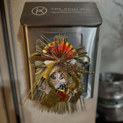 「새해 인사말」

맘껏 신년의 인사 말씀드립니다.
오늘 3일부터 올해의 영업 재개입니다.

내일 4일부터 통상 영업 스타트.
이번 달 1월은, 통상 정기 휴일만 휴무입니다.

올해도 잘 부탁드립니다.