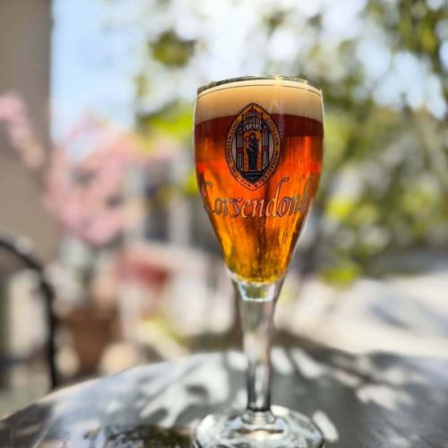 New barrel opened!

It's a nice spring-like weather.
The Kawazu cherry blossoms in front of the store are almost in full bloom.Please come and see the beautiful sight.

Troubadour Aura
Troubadour Aura / keg
style / Strong Blond
alc 8.5%
Friend Ale from Musketeer Brewery.
A limited edition product from the Troubadour series, made primarily from tritol dume, a grain that is a natural hybrid of durum wheat and wild barley.
It has a cloudy orange flavor, a very soft and rounded mouthfeel, and a smooth finish. It has a rich aroma of nuts, apricots, and
There is a hint of white pepper.delicious.

Corsendonk Ruth
Corsendonk Rousse / keg
style / Amber
alc 8%
Amber ale brewed by Corsendonk Brewery.
A beer with an elegant color.
It has a fruity aroma reminiscent of pears and a soft mouthfeel.
The refreshing sweetness does not linger, but produces a deep flavor and mellow aroma.

Tap list and New Bottle here↓
https://untp.beer/e58ddb0a61

This month, March, is our anniversary month.
We are planning to hold an "anniversary festival" for the first time in a long time (several years).
It's the 14th anniversary.Our store is now in its 15th year.
Event details will be announced at a later date.

#belgianbeer #troubadouraura #corsendonkrousse #Kawazusakura #Kuhonbutsu