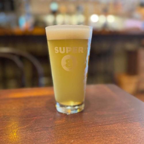 新樽開栓！

本日イベント営業。
『「薬膳カリー&ベルギービール　ベースキャンプ」がCafé.maison de K.にやってくる！Vol.3』開催です。
大変混み合う事が予想されます。ご相席、ご了承下さいませ。

本日2樽新規開栓いたします。
カリーに合いそうな旨いビールも是非。

●トラピスト・スリールールズ
Trappist Collab 2024(Trappist Three Rules) / Keg
style / Belgian Dubbel (Trappist)
alc 7.4%
Authentie Trappist Produet と認められるための3つのルールを讃える夢の特別醸造コラボビール。
深みのあるダークアンバー。
キャラメルや黒糖、トーストしたモルトの甘く香ばしいアロマ、ほのかにドライフルーツやスパイス、軽いスモーキーさも。
リッチなモルトの甘味と穏やかな苦味、上品なドライフィニッシュ。

下記の3つの修道院です。
●オランダ
La Trappe（ラ・トラップ：コニングスホーヴェン修道院）
Zundert（ズンデルト：マリア・トゥーフラフトゥ修道院）
●イギリス
Tynt Meadow（ティント・メドウ：マウント・セイント・バーナード修道院）

●スーパー8・ブロンシュ
SUPER 8 Blanche / Keg
style / Belgian - Wit
alc 5.1%
ベルギー内で3番目の規模を誇り、
120 年続く家族経営の造所「ハーヒト造所」のベルジャンホワイト。
コリアンダーシード・オレンジピール等を使用した、伝統的なホワイトエール。

皆様のお越しをお待ちしております！

#trappistcollab #threerules #super8blanche #belgianbeer #bc_taste