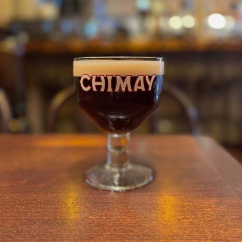 New barrel opened!

It's the last day of the long weekend.
The lineup has changed completely in the last few days.

● Grand Quatre Gose
Grand Quatorze Gose / keg
style / Sour - Other Gose
alc 6.6%
A special brew commemorating our 14th anniversary.
While Gose is typically a German-style beer that uses coriander and salt, this particular Gose uses saison yeast, resulting in a hybrid Gose that also incorporates Belgian-style characteristics.
A beer befitting a 14th anniversary celebration, with a harmonious balance of sharp acidity, the complexity of saison yeast, and a hint of saltiness.

● Malheur 8 Special Edition
Malheur 8 Special edition / Keg
style / Tripel
alc 8%
Based on the recipe for the 2022 special edition "Maheur Aniversario," this is a limited edition brew offered exclusively to Japan, using Malheur 8 as the base.
A blend of Belgian noble hops and carefully selected herbs, this beer offers citrus aromas along with touches of elderberry and pine.
Dry-hopped with multiple hops and blended with carefully selected herbs, this beer has a fruity and herbal finish.

● Chimay Blue
Chimay Bleue / keg
style / Strong Dark Ale (Trappist)
alc 9%
The flagship wine of the Chimay distillery.
Originally, it was brewed once a year as a winter ale.
It is currently released year-round.
It is characterized by its rich aroma of barley, and its deep bitterness and body.
A caramel-like aroma and a fruity citrus scent.
A rich body with a spicy flavor.

● La Trap White
La Trappe White / keg
style / Belgian - Wit (Trappist)
alc 5.5%
It debuted in 2003 as the world's first Travisto white beer.
A refreshing finish with a gentle acidity, and a floral and fruity flavor reminiscent of citrus, peach, and apricot.
Latrape White is made with only water, malt, wheat, and hops. The wheat malt gives it a floral flavor, while the use of Saphill hops brings out citrus aromas.

The list of currently opened bottles is here ↓
https://untp.beer/e58ddb0a61

I'd love to!

#belgianbeer #malheur8special #latrappewitte #chimayblue #grandquatorzegose