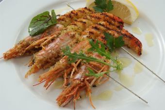 Grilled red shrimp with herbs and bread crumbs