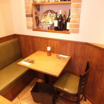 2 people seats.Ideal for dates and meals with friends.