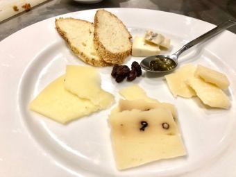 3 kinds of Italian cheese platter