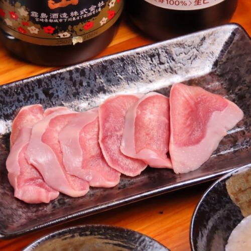 肉の旨味が濃い!店長いちおしの名物かしらは必食の逸品