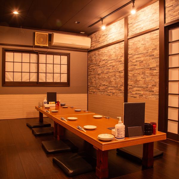 当店では座敷席をご用意しており、アットホームな空間で温かみのある雰囲気をお楽しみいただけます！お子様も大歓迎ですので、家族みんなでリラックスしながらお食事をお楽しみください！心地よい時間を過ごしながら、特別なひとときをお届けします。ぜひご来店くださいませ。