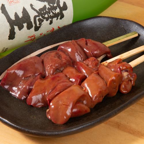 絶妙な焼き加減で仕上げる！どまぐれ自慢のレバー串