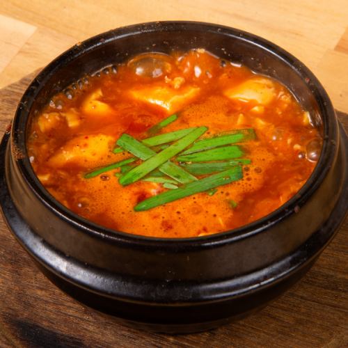 辛い物好き必見！鶏の旨みをふんだんに感じていただける鶏スンドゥブ