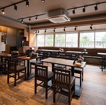 広々とした店内で楽しむ♪