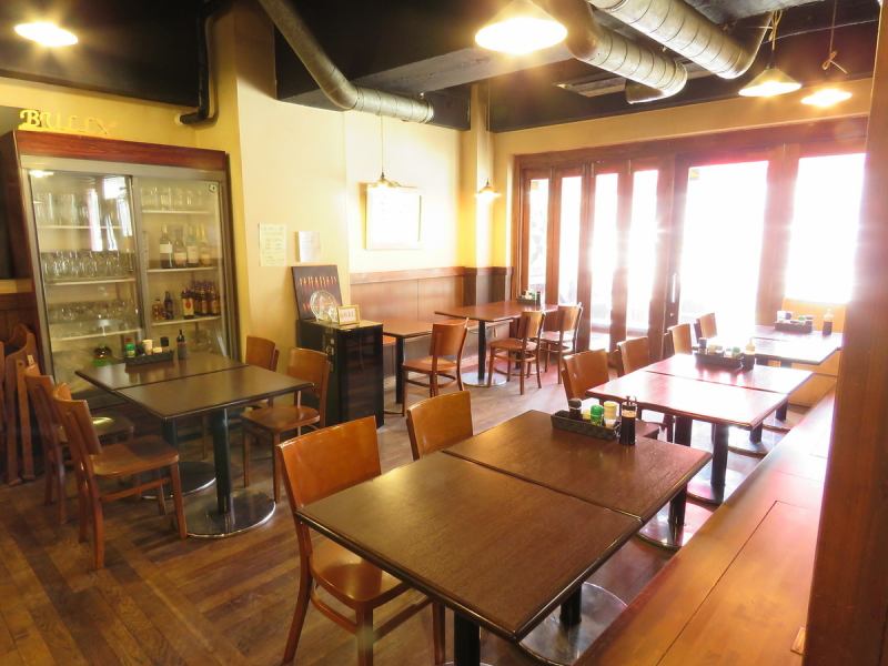 The interior is spacious and has a sunny interior with a warm interior, making it a hideaway restaurant known to everyone! Please enjoy our meat dishes here!