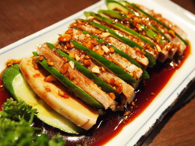 本格中華とおしゃれな内装。フカヒレや火鍋など絶品料理多数！