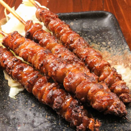 7日間かけて仕込んだ博多名物鶏皮串！盛岡でいただけるのは珍しく、まずは食べてほしい一品！
