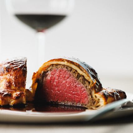 牛フィレ肉のウェリントン風 ソースペリグー